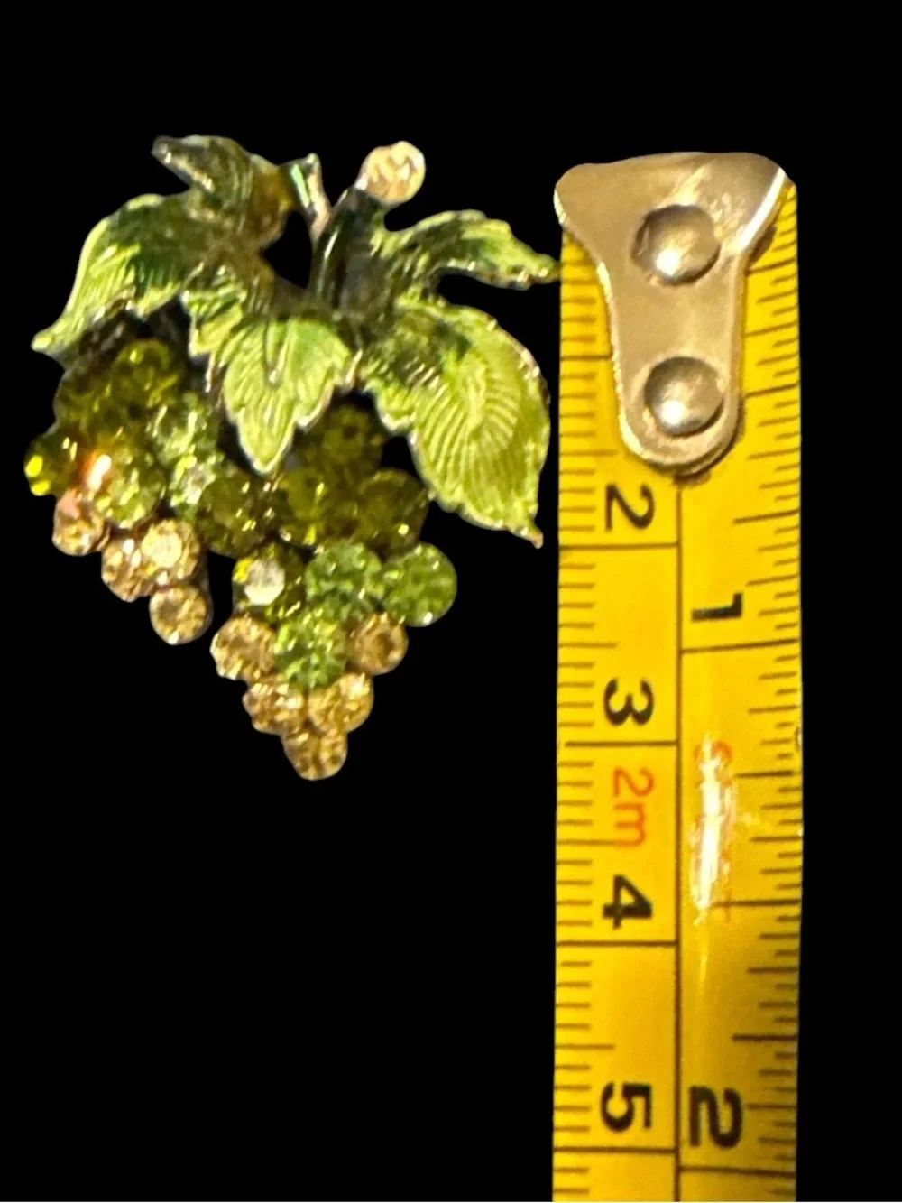 Vintage Green Crystal Grape Cluster Brooch Set in Silvertone